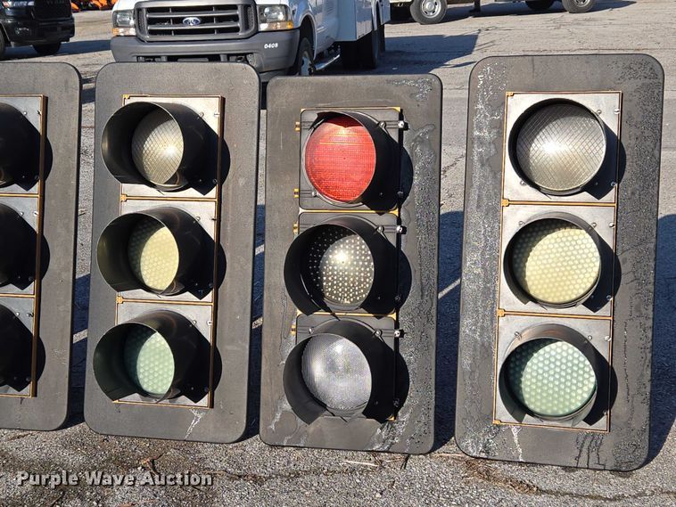 image for item EG8199 (5) traffic light