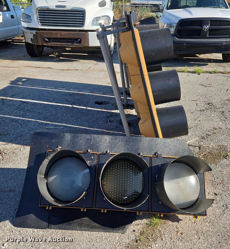 image for item EG8200 (5) traffic lights