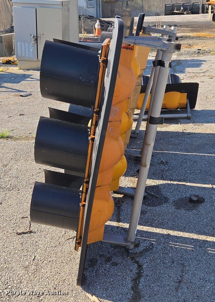 image for item EG8200 (5) traffic lights