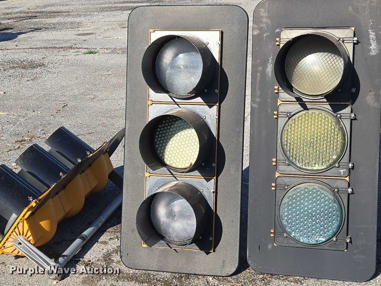 image for item EG8200 (5) traffic lights