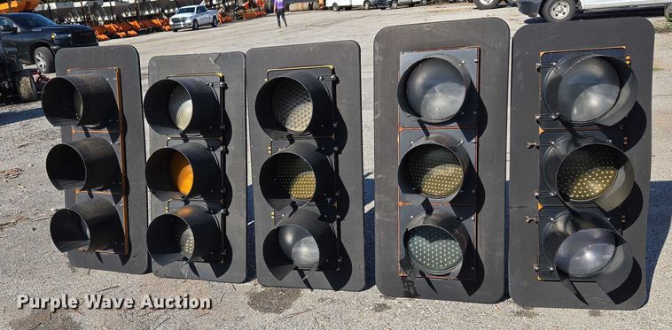 image for item EG8202 (5) traffic lights