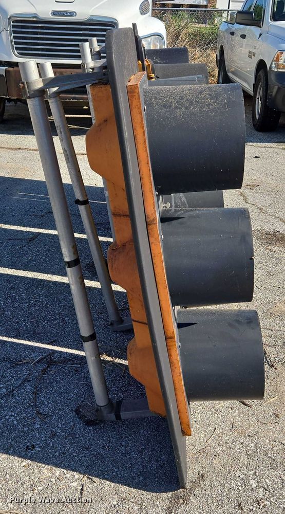 image for item EG8202 (5) traffic lights