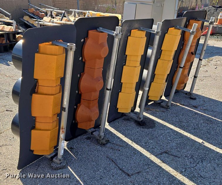 image for item EG8202 (5) traffic lights