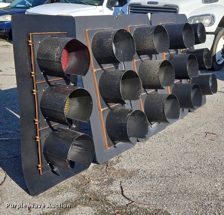 image for item EG8204 (5) traffic lights