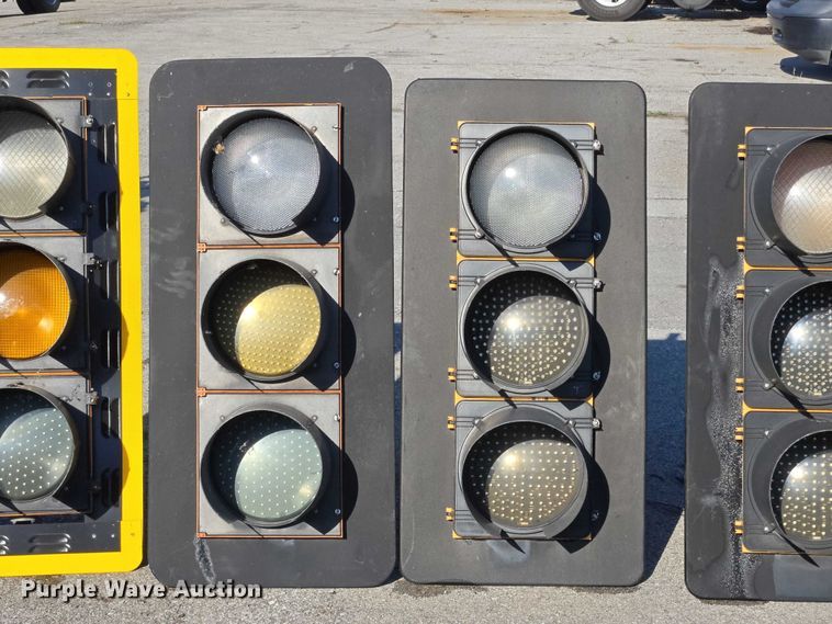 image for item EG8205 (5) traffic lights 
