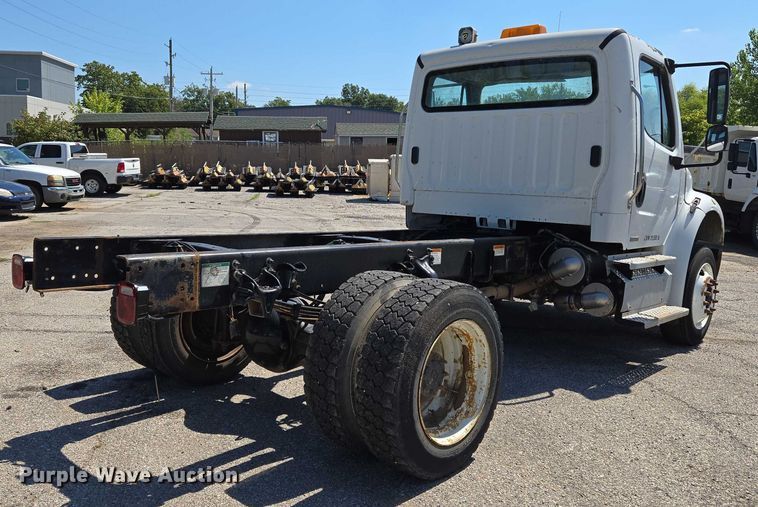 image for item EG8207 2011 Freightliner Business Class M2 truck cab and chassis