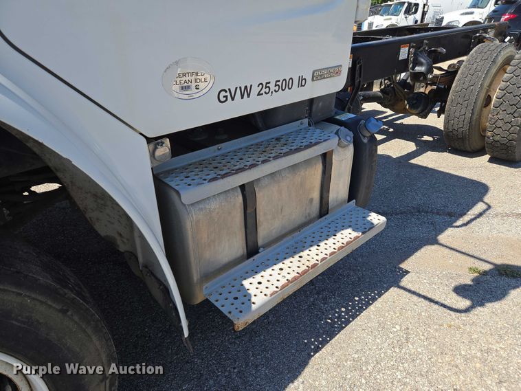 image for item EG8207 2011 Freightliner Business Class M2 truck cab and chassis