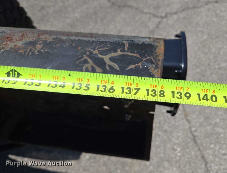 image for item EG8207 2011 Freightliner Business Class M2 truck cab and chassis