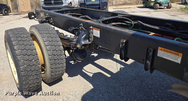 image for item EG8207 2011 Freightliner Business Class M2 truck cab and chassis