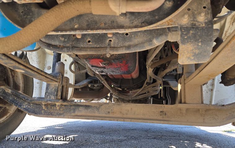 image for item EG8207 2011 Freightliner Business Class M2 truck cab and chassis