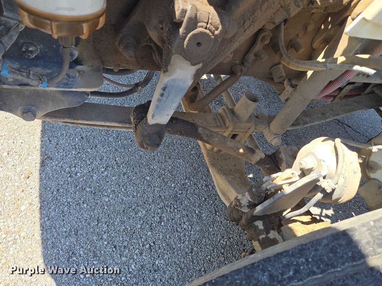 image for item EG8207 2011 Freightliner Business Class M2 truck cab and chassis