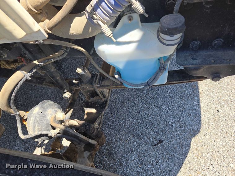 image for item EG8207 2011 Freightliner Business Class M2 truck cab and chassis