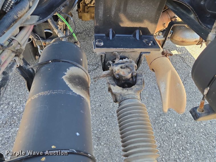 image for item EG8207 2011 Freightliner Business Class M2 truck cab and chassis