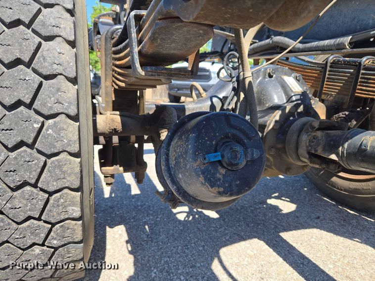 image for item EG8207 2011 Freightliner Business Class M2 truck cab and chassis