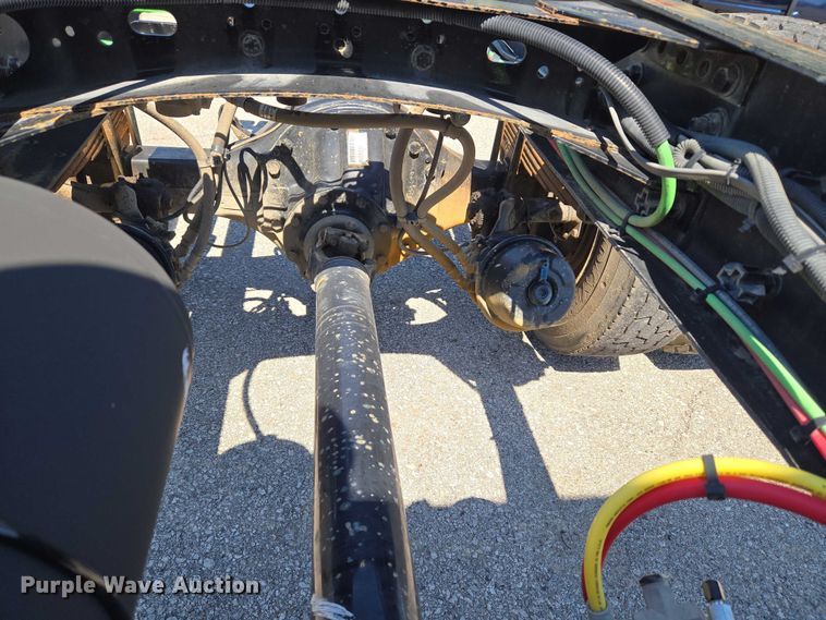 image for item EG8207 2011 Freightliner Business Class M2 truck cab and chassis