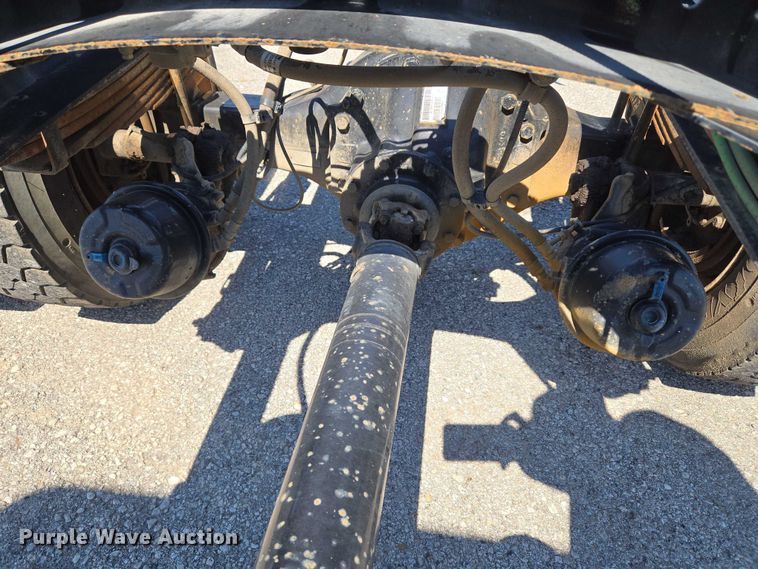 image for item EG8207 2011 Freightliner Business Class M2 truck cab and chassis