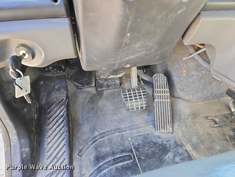 image for item EG8207 2011 Freightliner Business Class M2 truck cab and chassis