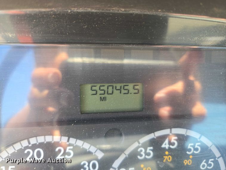 image for item EG8207 2011 Freightliner Business Class M2 truck cab and chassis