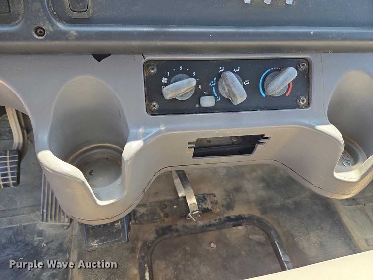 image for item EG8207 2011 Freightliner Business Class M2 truck cab and chassis