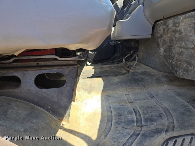 image for item EG8207 2011 Freightliner Business Class M2 truck cab and chassis