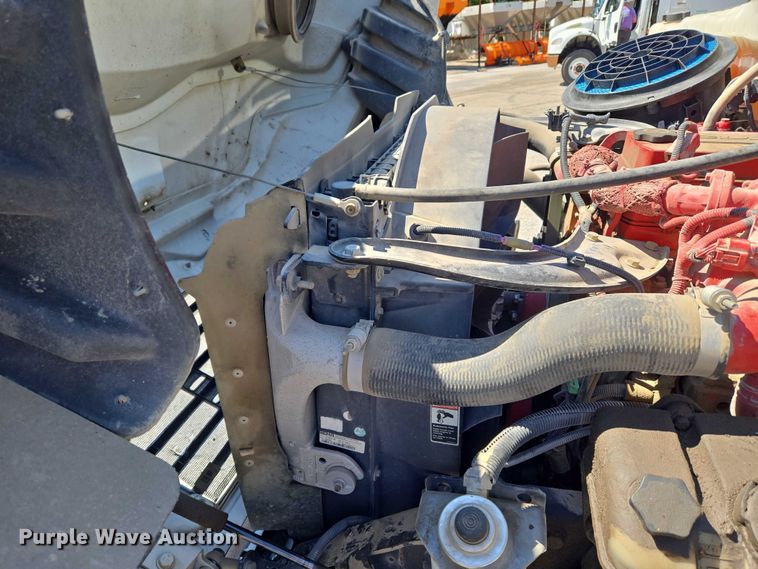 image for item EG8207 2011 Freightliner Business Class M2 truck cab and chassis