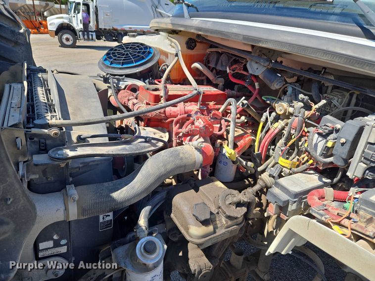 image for item EG8207 2011 Freightliner Business Class M2 truck cab and chassis