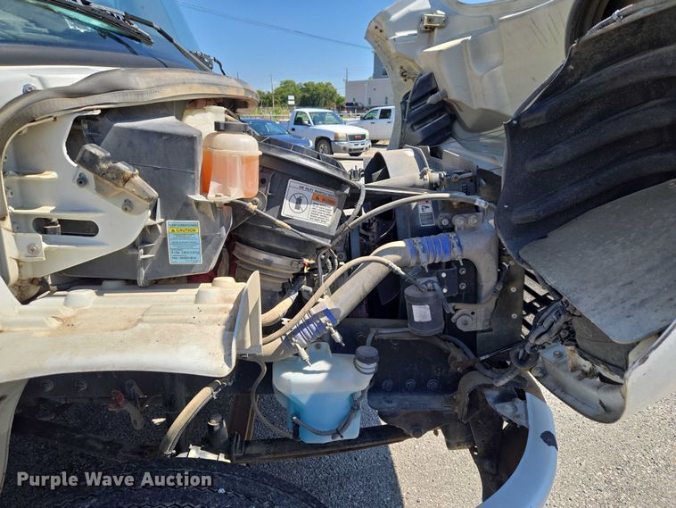 image for item EG8207 2011 Freightliner Business Class M2 truck cab and chassis