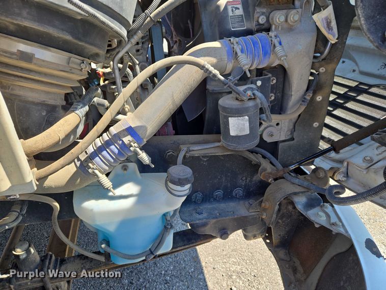 image for item EG8207 2011 Freightliner Business Class M2 truck cab and chassis