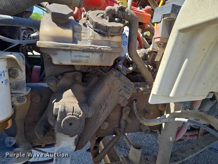 image for item EG8207 2011 Freightliner Business Class M2 truck cab and chassis