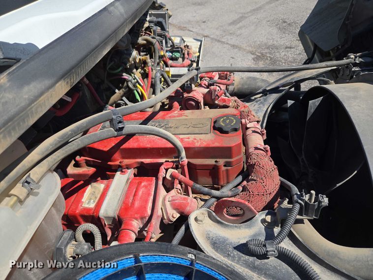 image for item EG8207 2011 Freightliner Business Class M2 truck cab and chassis