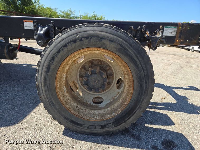 image for item EG8207 2011 Freightliner Business Class M2 truck cab and chassis