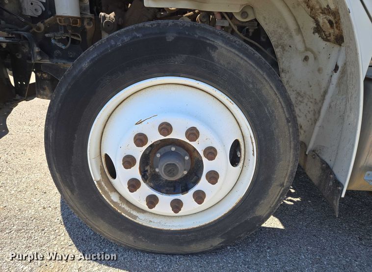 image for item EG8207 2011 Freightliner Business Class M2 truck cab and chassis