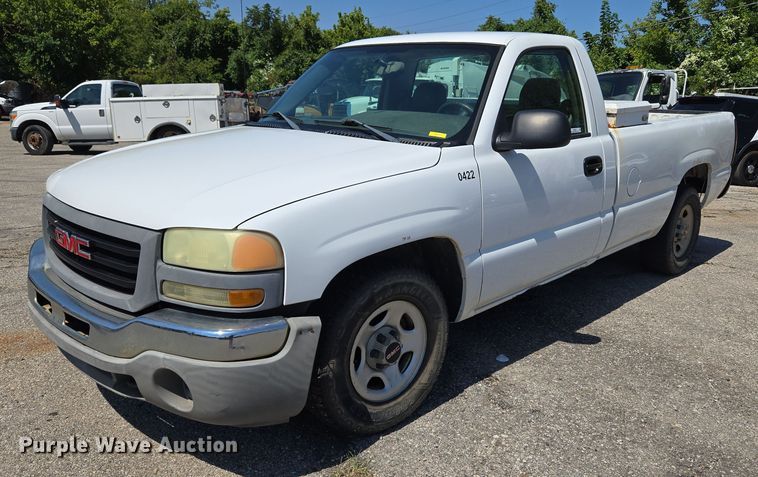 image for item EG8208 2004 GMC Sierra 1500 pickup truck