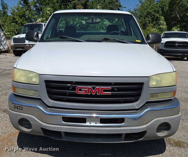 image for item EG8208 2004 GMC Sierra 1500 pickup truck