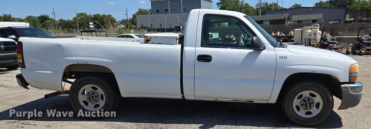 image for item EG8208 2004 GMC Sierra 1500 pickup truck