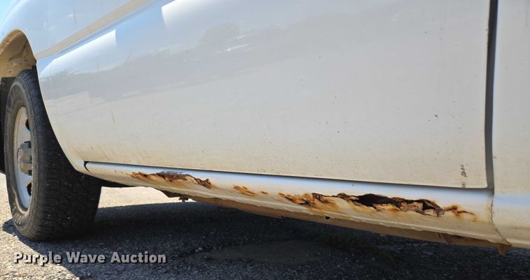 image for item EG8208 2004 GMC Sierra 1500 pickup truck