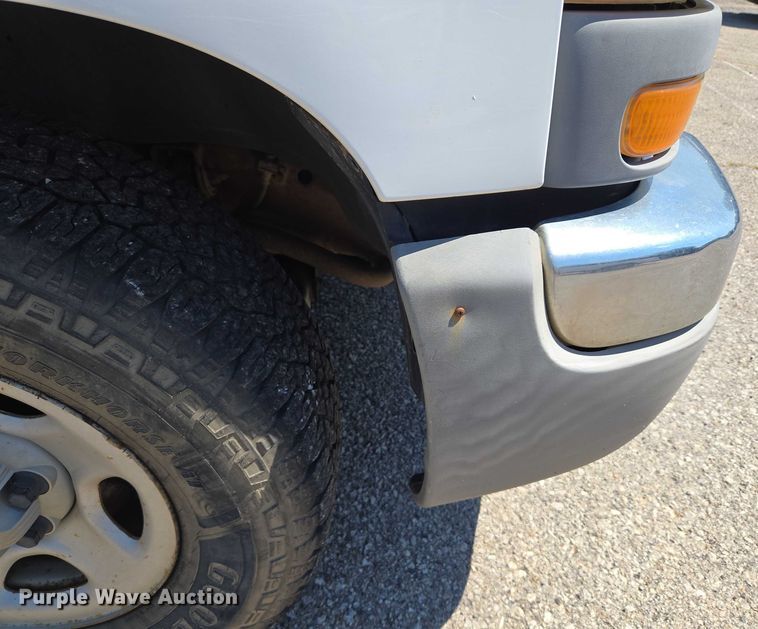 image for item EG8208 2004 GMC Sierra 1500 pickup truck