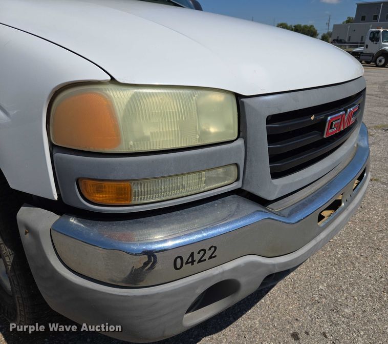image for item EG8208 2004 GMC Sierra 1500 pickup truck