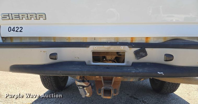 image for item EG8208 2004 GMC Sierra 1500 pickup truck