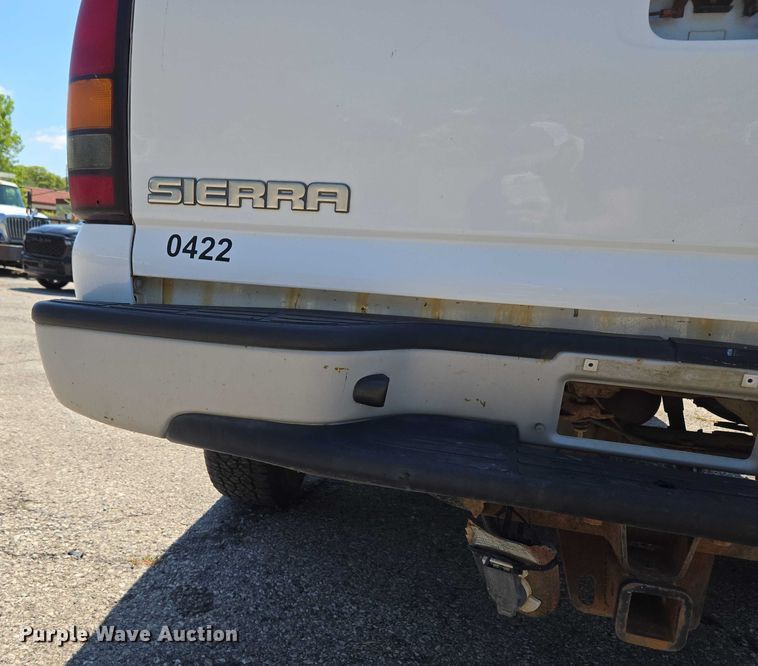 image for item EG8208 2004 GMC Sierra 1500 pickup truck