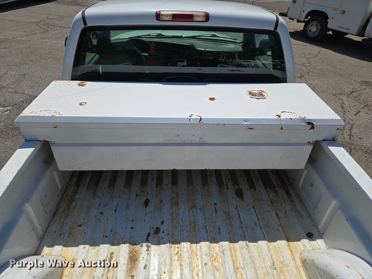 image for item EG8208 2004 GMC Sierra 1500 pickup truck