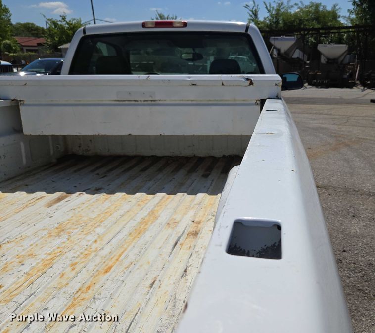 image for item EG8208 2004 GMC Sierra 1500 pickup truck