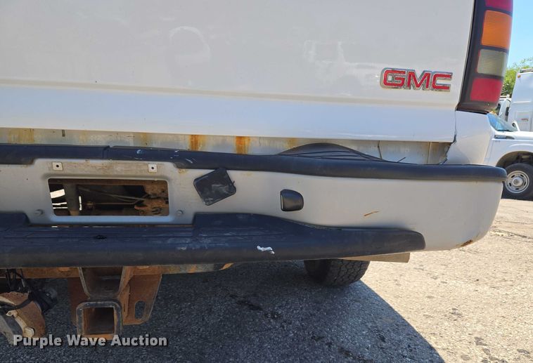 image for item EG8208 2004 GMC Sierra 1500 pickup truck