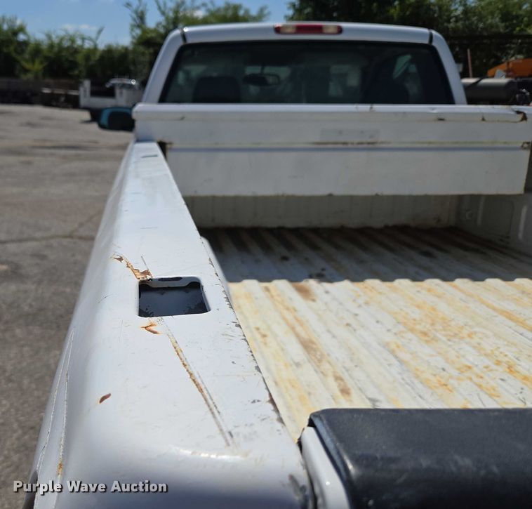 image for item EG8208 2004 GMC Sierra 1500 pickup truck