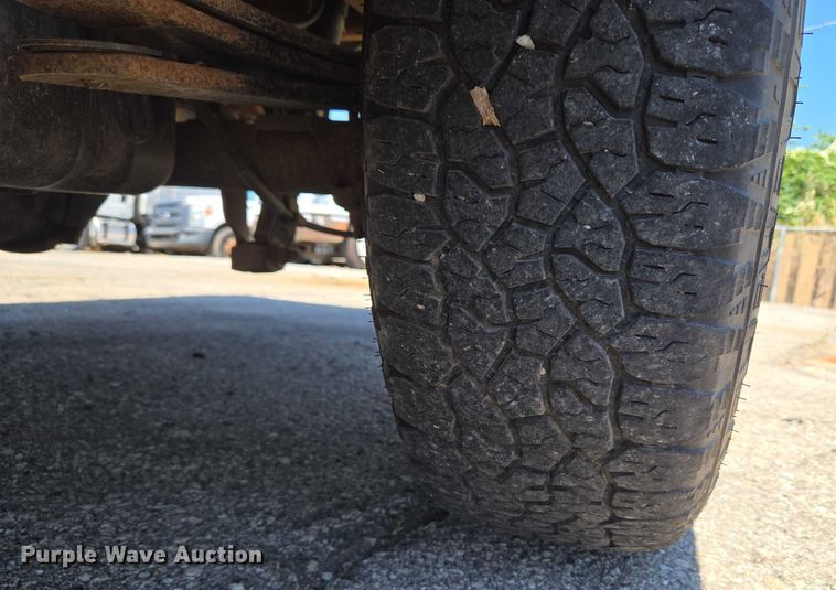 image for item EG8208 2004 GMC Sierra 1500 pickup truck