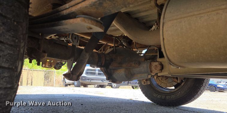 image for item EG8208 2004 GMC Sierra 1500 pickup truck