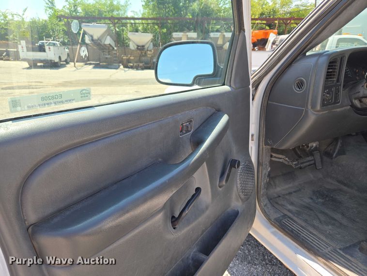 image for item EG8208 2004 GMC Sierra 1500 pickup truck