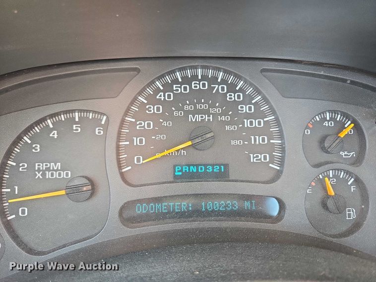 image for item EG8208 2004 GMC Sierra 1500 pickup truck