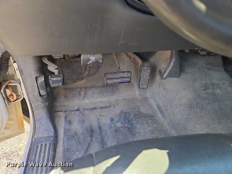 image for item EG8208 2004 GMC Sierra 1500 pickup truck