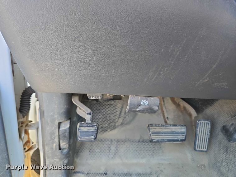 image for item EG8208 2004 GMC Sierra 1500 pickup truck